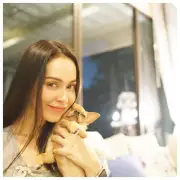 {{ item.image.alt }}